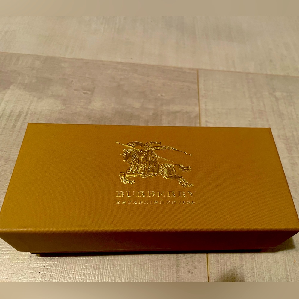 Burberry glasses box